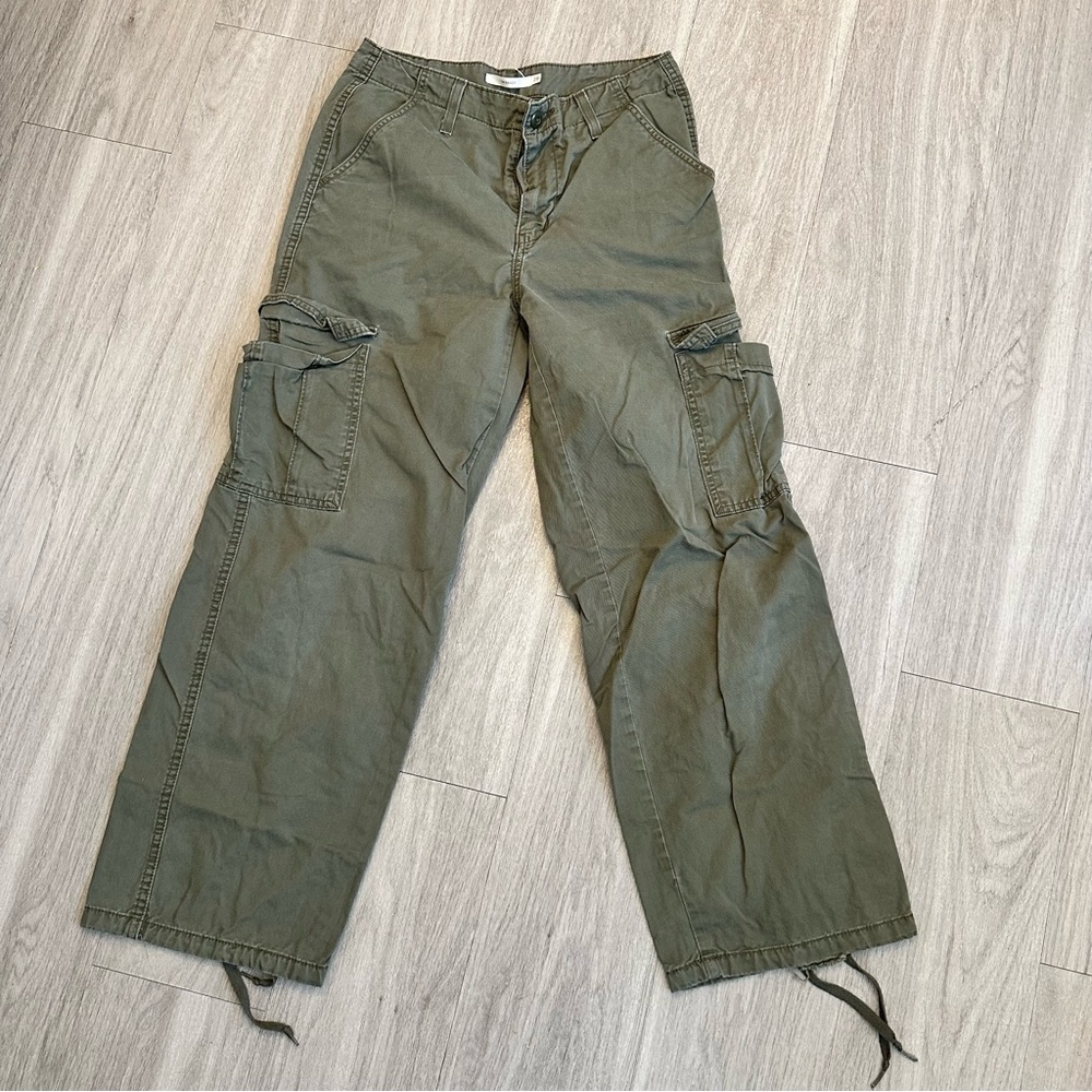 Levi’s baggy cargo pants